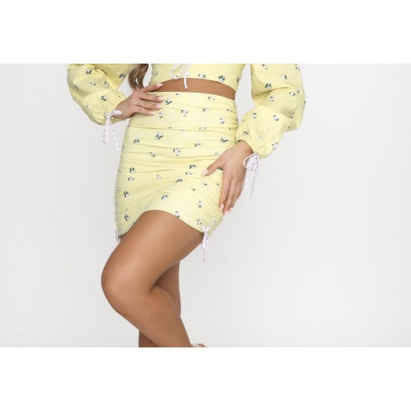 White Fox Endless Summer Mini Skirt Yellow Ruched Small NWT - Picture 1 of 10